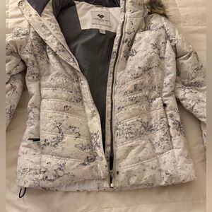 Obermeyer White and Light Gray Patterned Puffer Ski Jacket